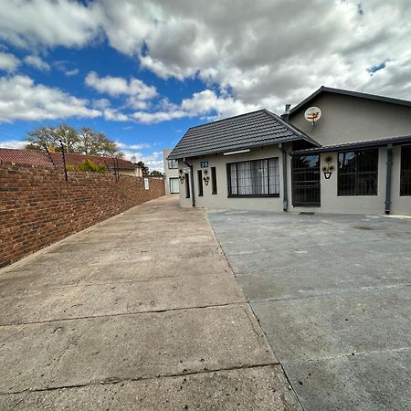 Favour Guest House Polokwane Exterior photo