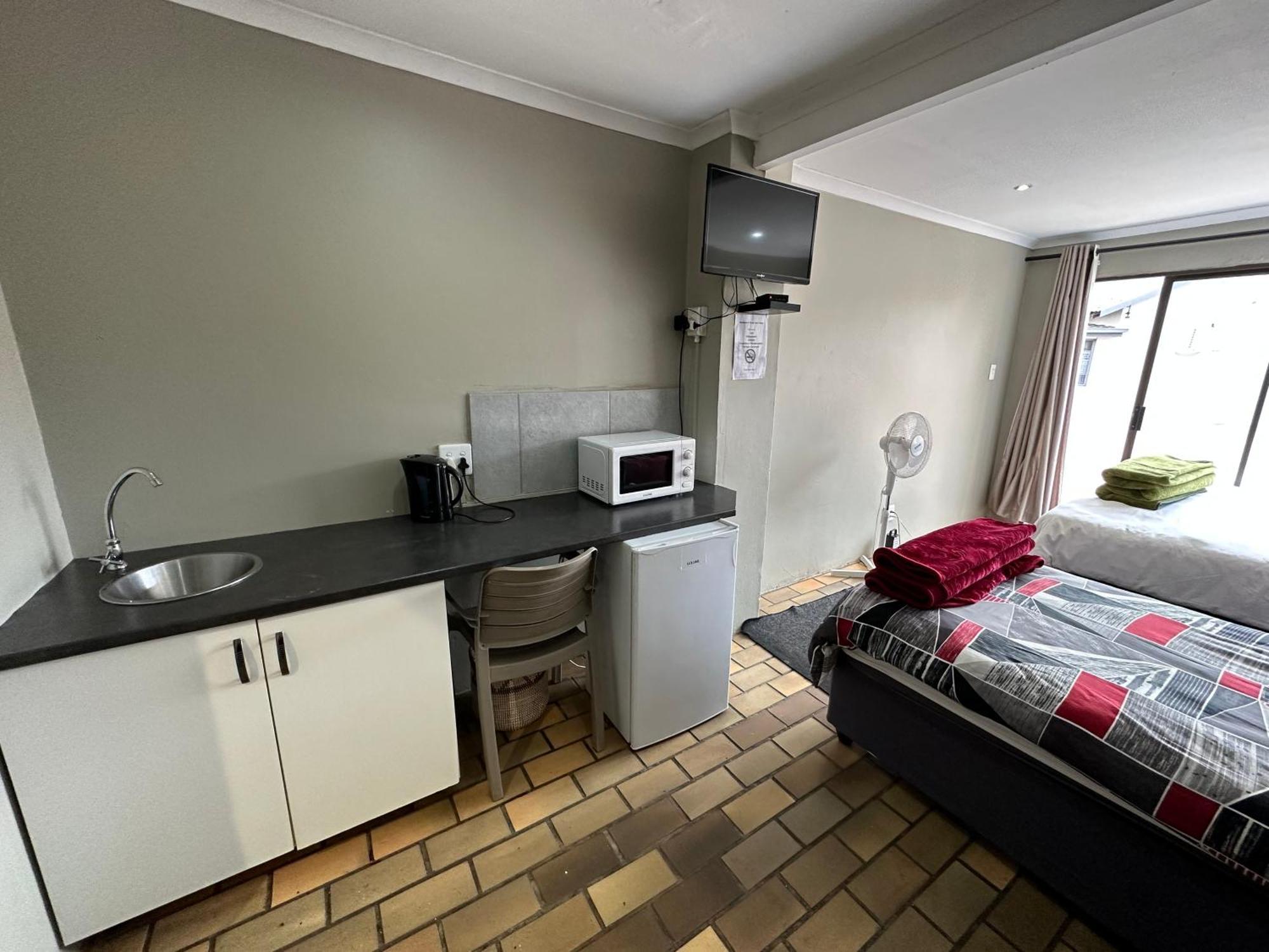Favour Guest House Polokwane Exterior photo