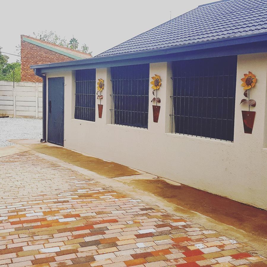 Favour Guest House Polokwane Exterior photo
